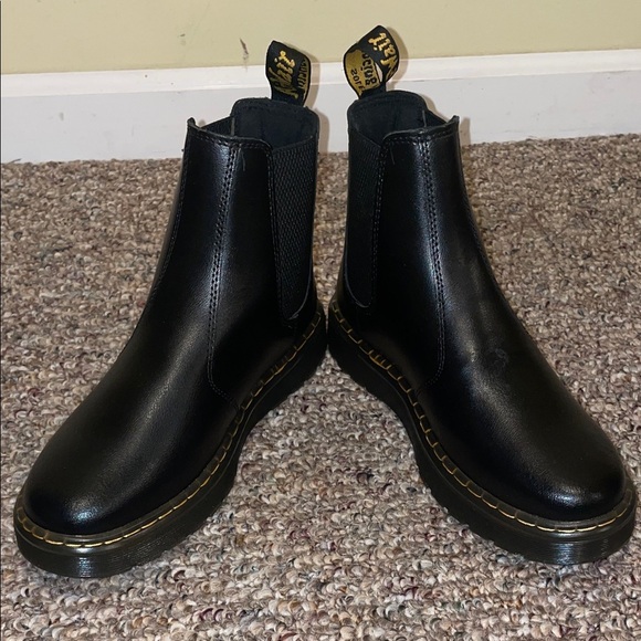 Unisex New Dr. Martens Dorrain Chelsea Black Leather Boots M6 W7 - Picture 4 of 11